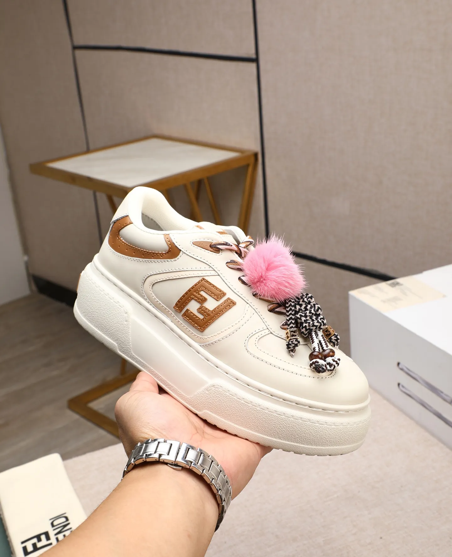 Men's shoes 💰740 Top quality Fendi Match series 25 latest colors Pendant thick sole lace casual FENDI Match lace. Made of light pink leather with white and ocher brown details. Contrast leather FF appliqué on the sides and hiking laces in white, pink and ocher brown. Thick rubber sole with oversized embossed FENDI lettering on the heel. Metal ring charm on the tongue: A small braided doll with contrasting mink fur details and gold metallic FF on the right shoe. The left shoe features a braided cord with contrasting mink double pom poms, metallic FF beads, and Pequin print pattern and logo. Upper: Original custom-made imported first-layer cowhide. Inner lining: Imported custom-made breathable mesh lining. Sole: Original open-molded ultra-light foam material. Bottom thickness: 5CM. Number of yards: women's 35-40 (custom-made 40 non-refundable).